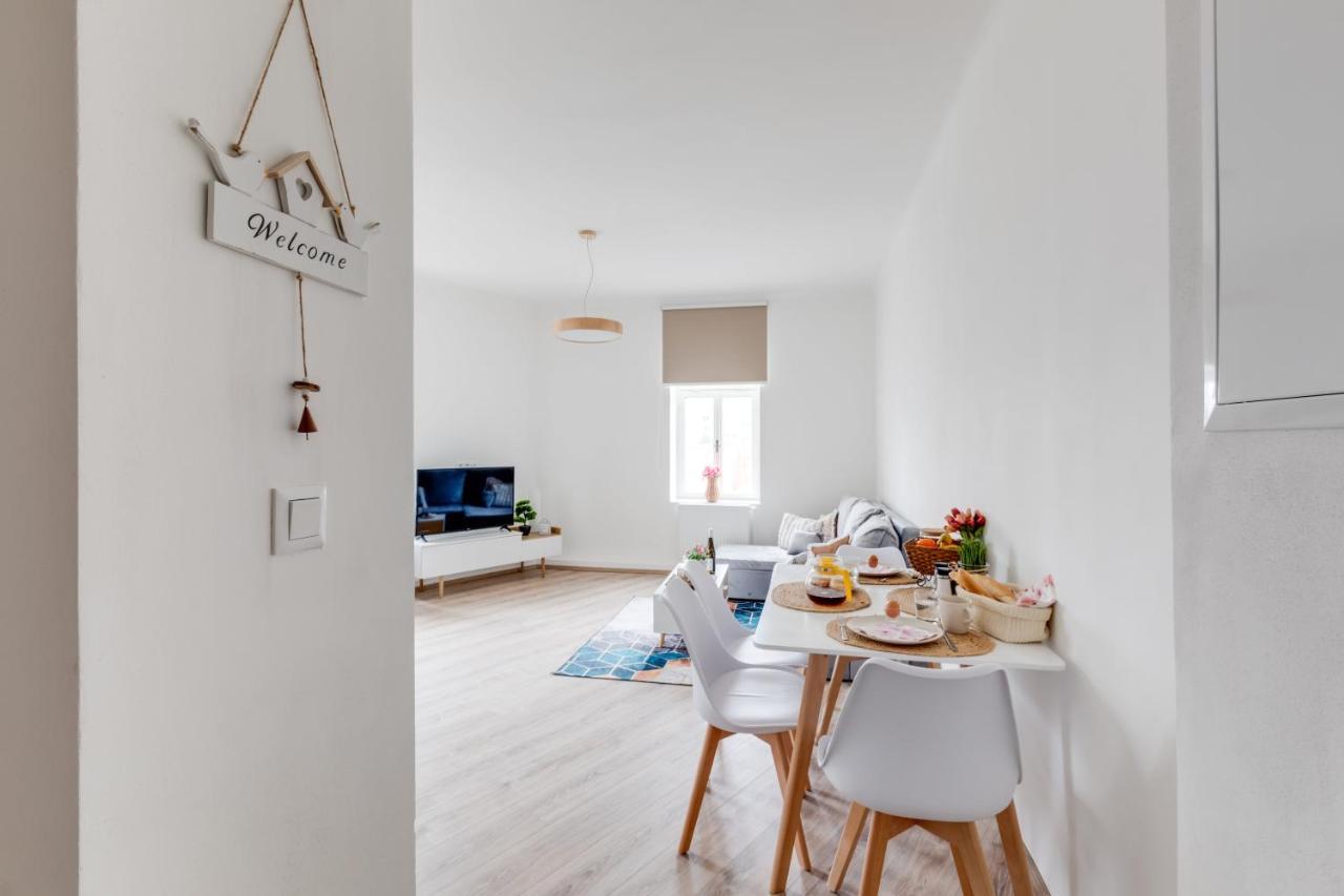Modern, Bright And Spacious Apartment Prague Exterior photo