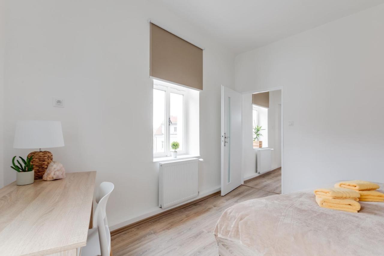 Modern, Bright And Spacious Apartment Prague Exterior photo