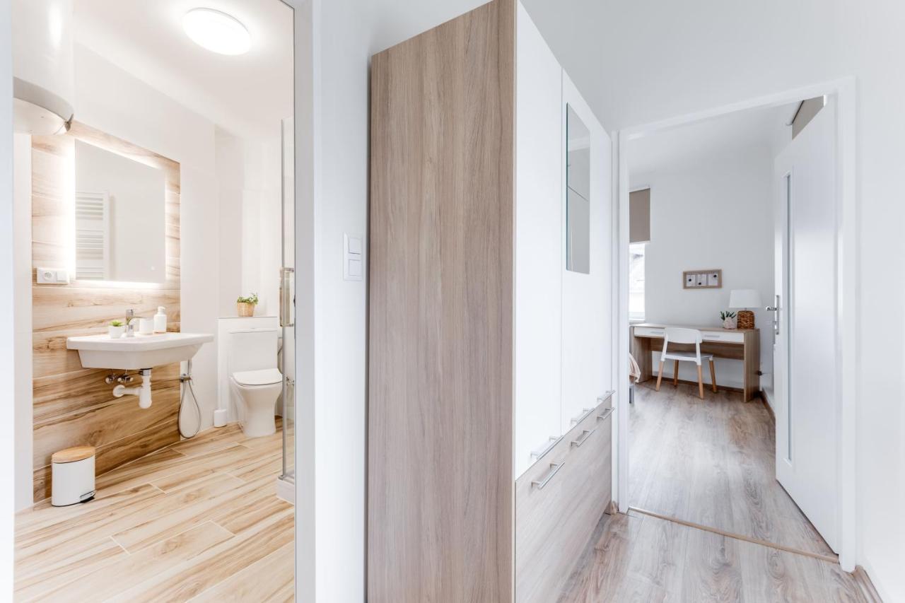 Modern, Bright And Spacious Apartment Prague Exterior photo