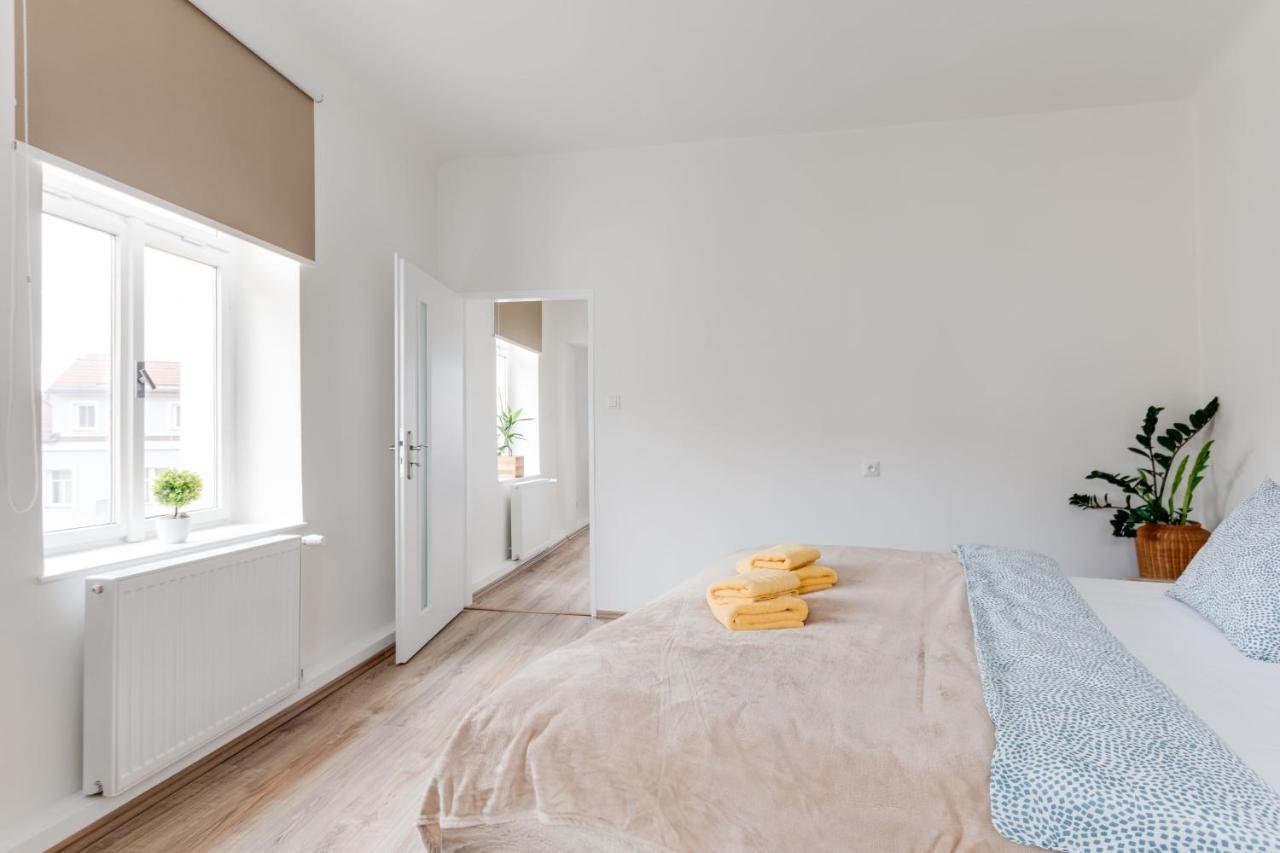 Modern, Bright And Spacious Apartment Prague Exterior photo